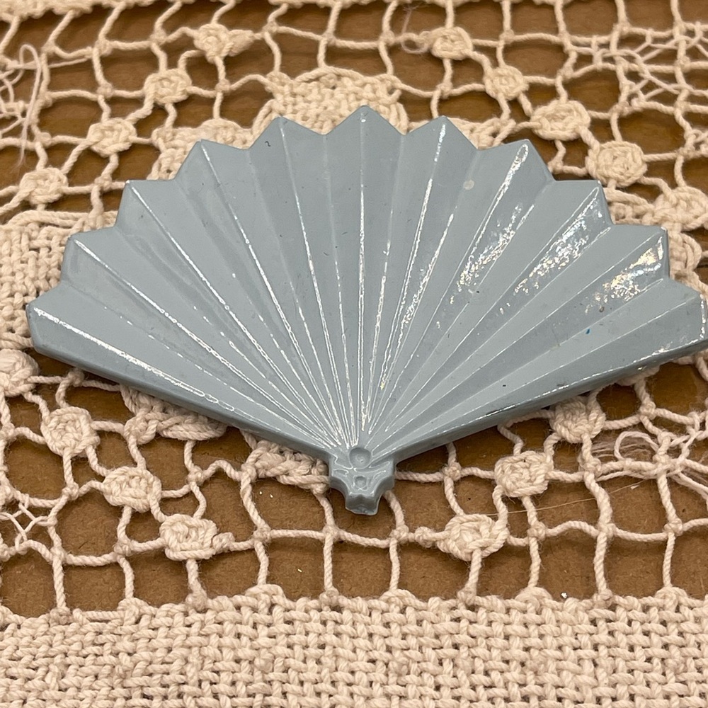 Gray blue‎ Fan-Shaped Brooch
